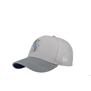 Seattle Mariners 25th Anniversary Grey Ice Blue Metallic 59Fifty Fitted Hat, close-up detail