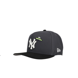 New York Yankees Graphite/Black UFO Disclosure 9Fifty A Frame Snapback Hat, close-up detail