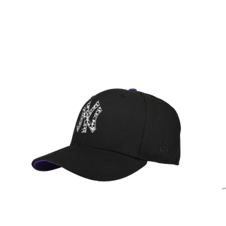 New York Yankees 1998 World Series Black/Purple Safari 59Fifty Fitted Hat, close-up detail