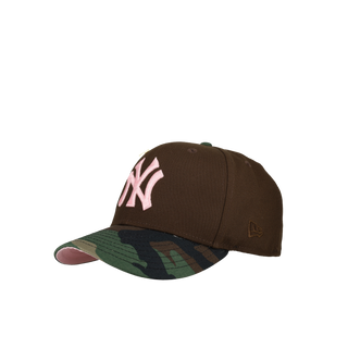 New York Yankees 1998 World Series Walnut Camo 59Fifty Fitted Hat, close-up detail